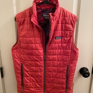 Patagonia Men's Red Quilted Vest Small